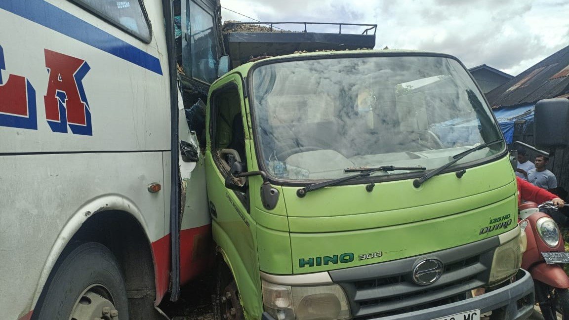 Lakalantas Bus Kontra Truk di Lumut, Polres Tapteng Cek TKP