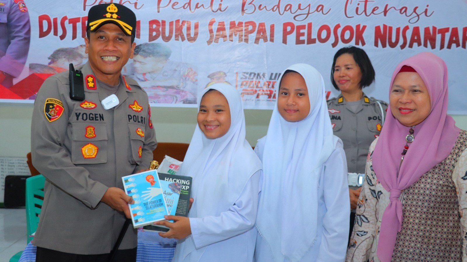 Kapolres Pematangsiantar Bagikan Buku ke Panti Asuhan