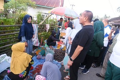 Tinjau Pasar Pakantan, Gubsu Terkejut Harga Ayam Potong Rp60 Per Kg di Madina