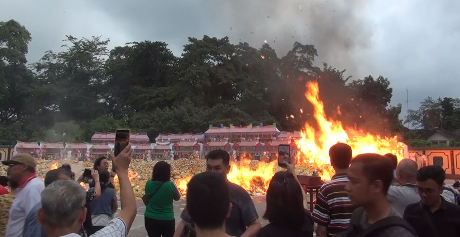 Ratusan Warga Tionghoa Medan Rayakan Festival Hantu Lapar