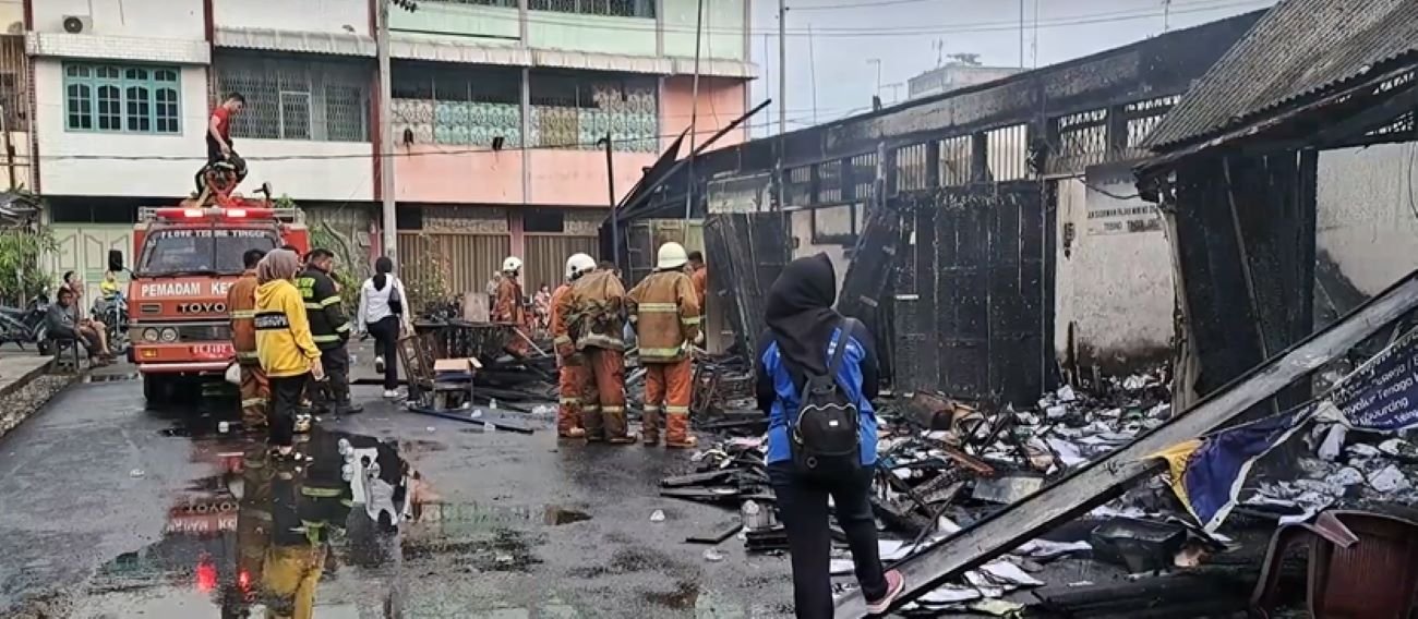 Kebakaran Hanguskan Belasan Kios di Pasar Mini Kota Tebingtinggi
