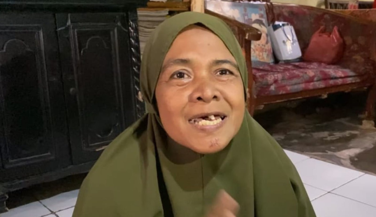 Pedagang Lemang Ditabrak dan Dilindas Pengendara Mobil di Medan