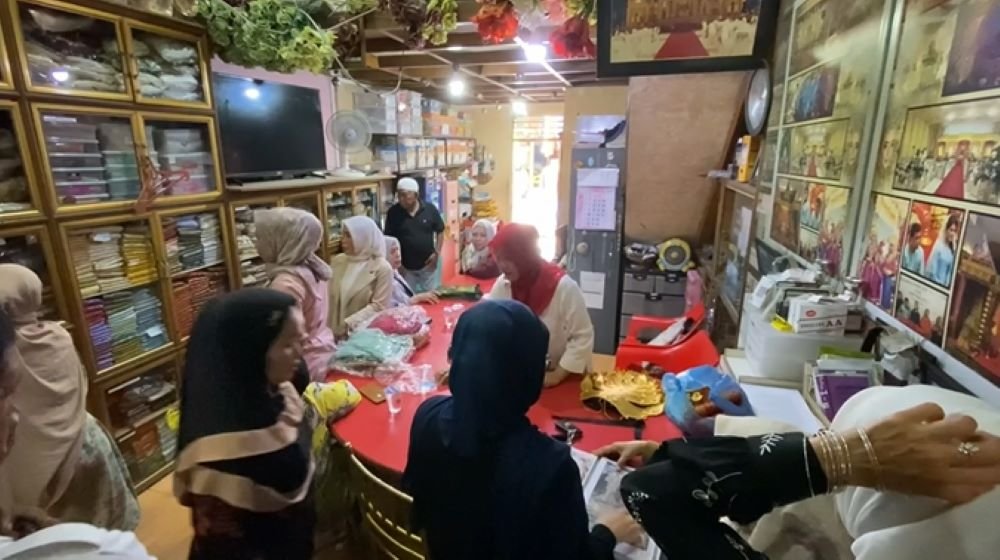 Pesta Hari Kemerdekaan RI Jasa Penyewaan Baju Adat Ramai di Medan