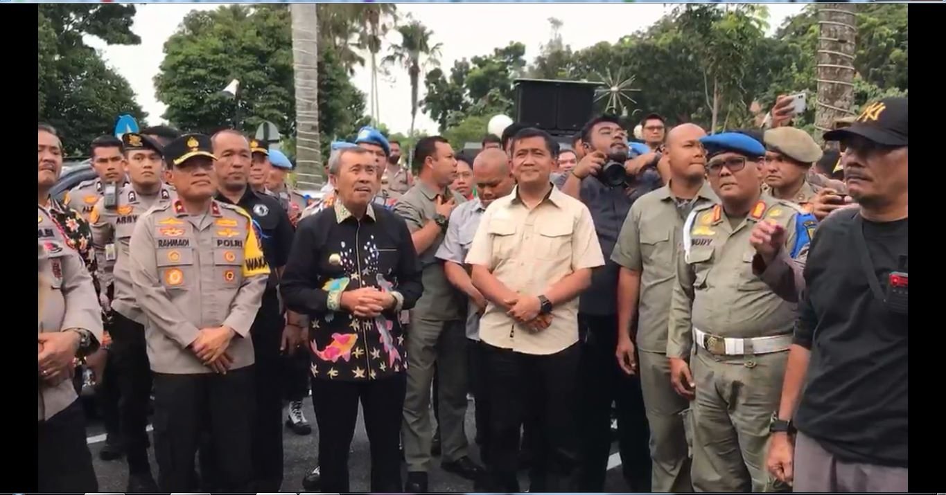 Unjuk Rasa Mahasiswa Protes Gubernur Riau Soal Janji Politik