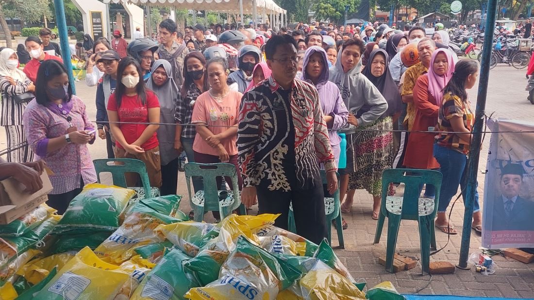 Ratusan Warga di Tebingtinggi Antre Beras Murah, 20 Ton Habis Sejam