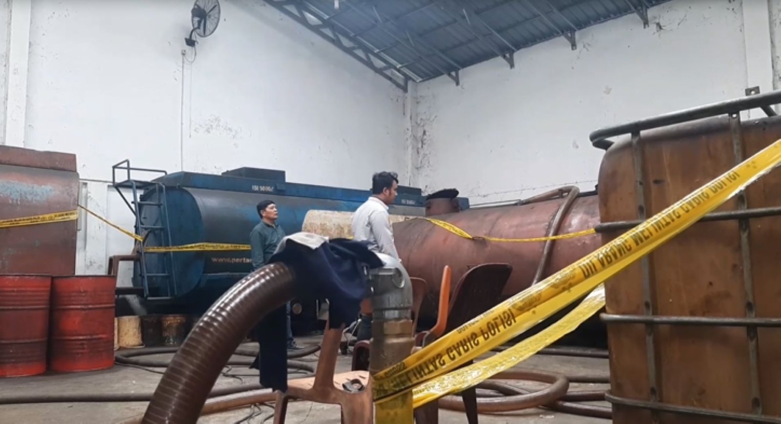 Direktorat Reskrimsus Polda Sumut Gerebek Gudang Penimbunan BBM