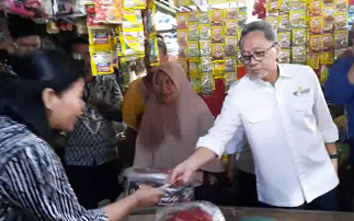 Ketum PAN Dikritik Bagi-bagi Uang: Emak Saya Pesan Harus Sedekah