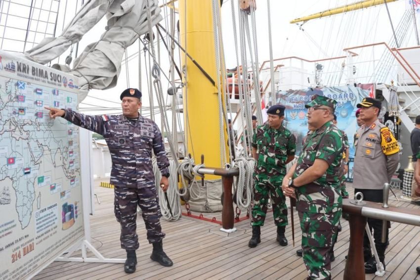 Danlantamal I Sambut Kedatangan KRI Bima Sakti di Belawan