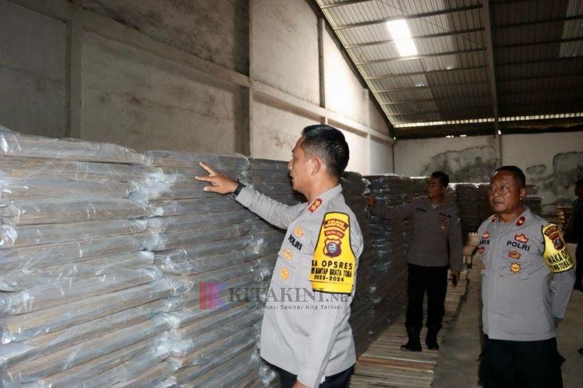 Kapolres Pelabuhan Belawan Tinjau Gudang Penyimpanan Logistik Pemilu di Mabar