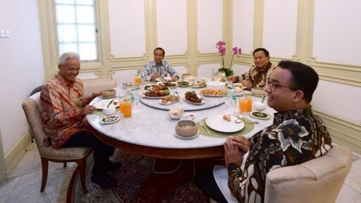 Suasana Ceria Jamuan Makan Siang Jokowi Dengan 3 Bacapres
