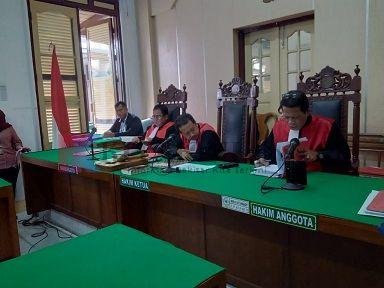 Dua Terdakwa Penjual 1,2 Kg Sisik Tenggiling Dihukum 1 Tahun Penjara