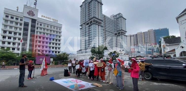 Emak-emak di Medan Aksi Desak Capres dan Cawapres Atasi Krisis Iklim