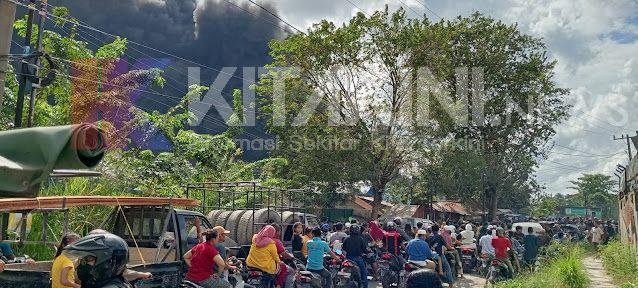 Ribuan Limbah Ban Bekas Dilokasi Penimbunan Marelan Terbakar