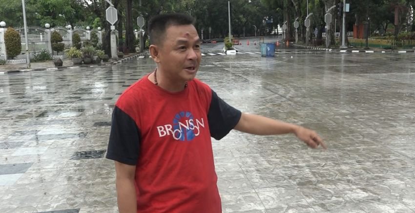 Warga: Sudah 40 Orang Lebih Yang Jatuh Saat Lewati Jalan Berkeramik