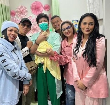 Aurel Hermansyah Lahirkan Anak Keduanya di Momen Tanggal Cantik