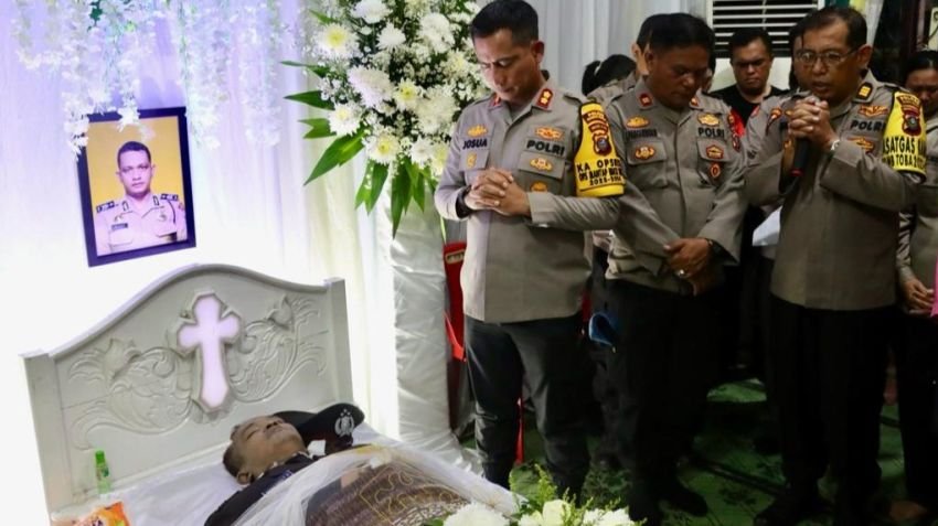Kapolres Belawan Kunjungi Rumah Duka Personel yang Meninggal Ditabrak KA