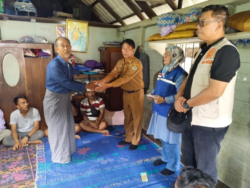 BPBD Sumut Berikan Tali Asih Kepada Keluarga Korban Meninggal Akibat Banjir Bandang