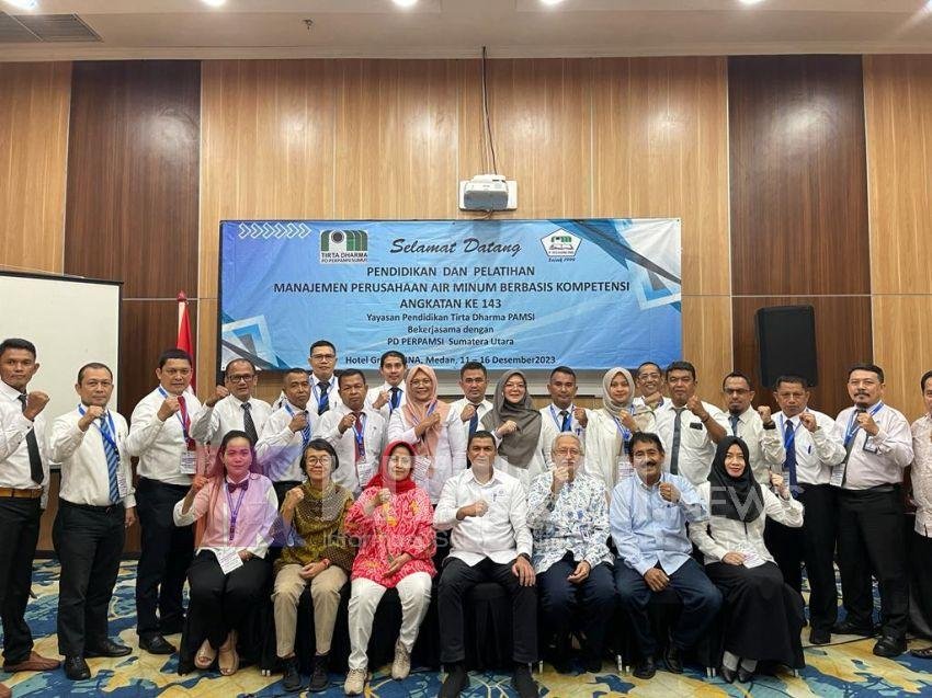 Kabir Bedi Tutup Pelatihan Manajemen Perusahaan Air Minum Angkatan 143