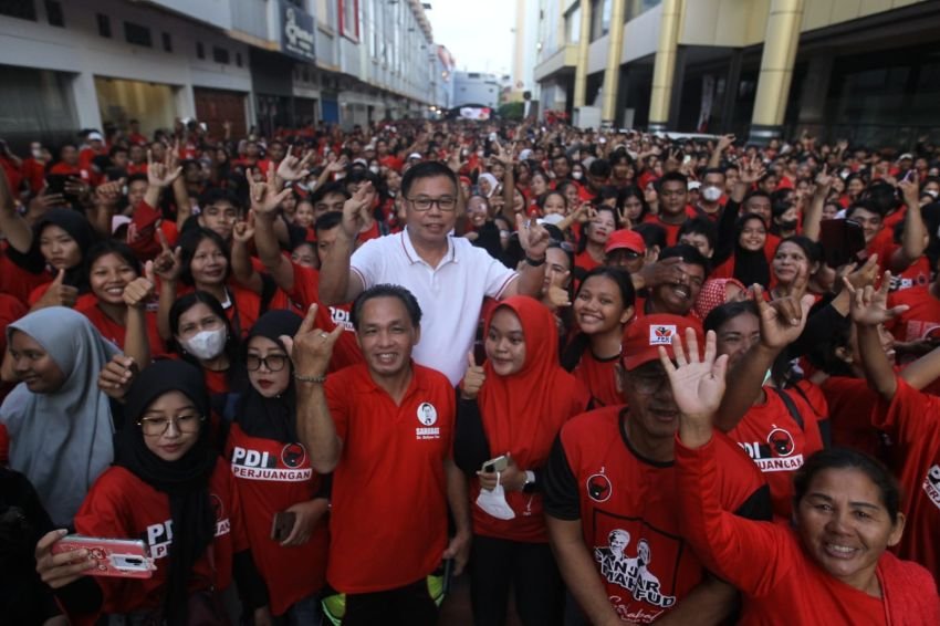 Jalan Santai Bersama Sofyan Tan, Belasan Ribu Gen Z Nyatakan Siap Sukseskan Pemilu 2024