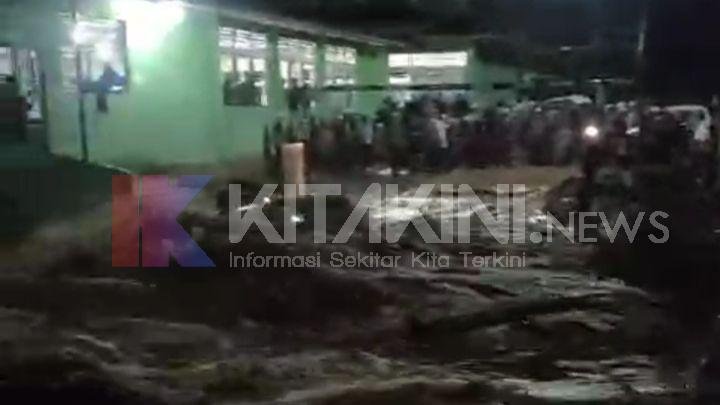 Pasca Banjir Bandang Aek Singolot, 86 Santri Diungsikan ke Gedung Pesantren