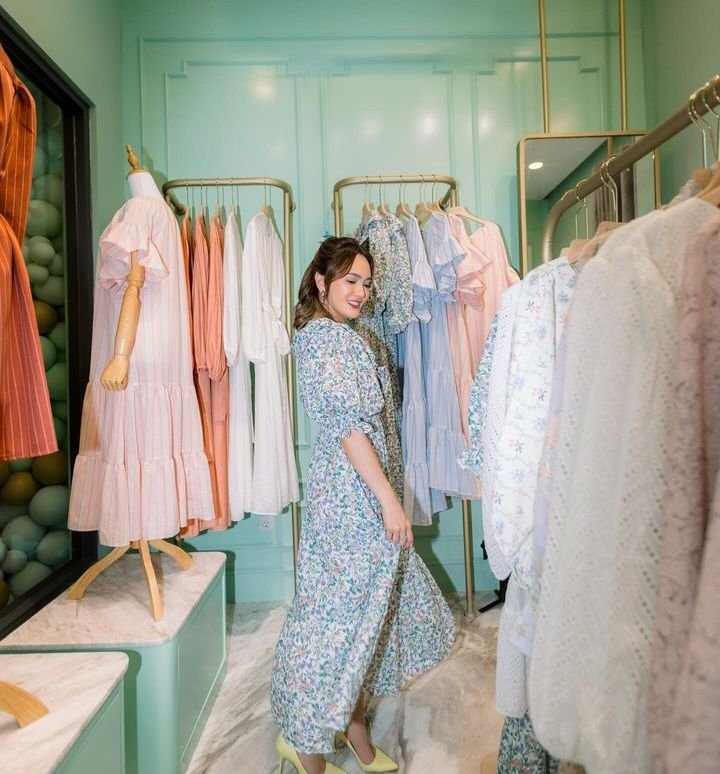 Mau Dekat dengan Costumer, Shandy Aulia Buka Toko Pakaian