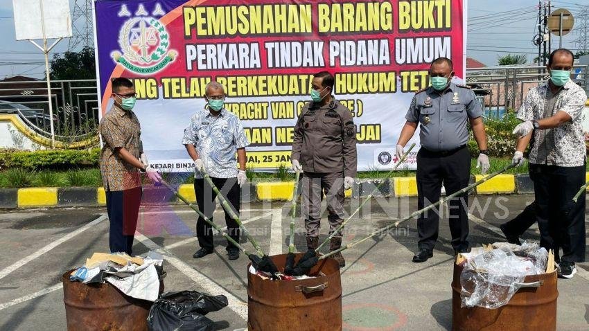 Kejari Binjai Musnahkan Barang Bukti Tindak Pidana Umum