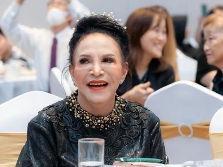 Mpok Atiek Trauma Didekati Pria Berondong