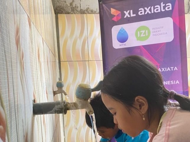 Karyawan XL Axiata Bangun Sarana Air Bersih