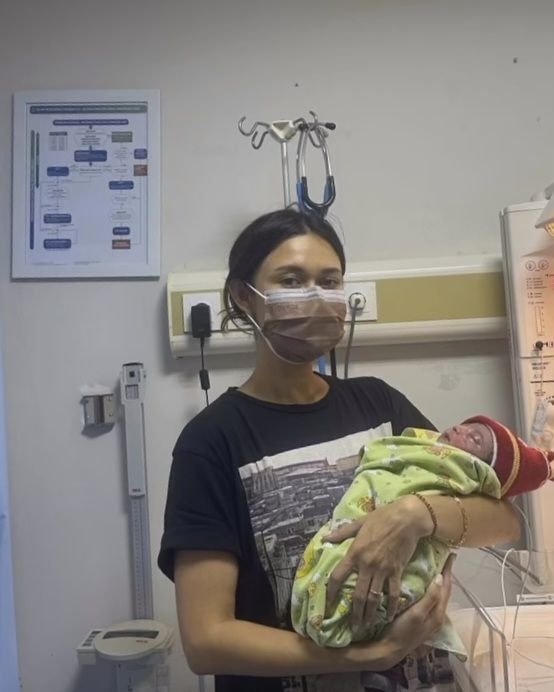 Nana Mirdad Selamatkan Bayi yang Dibuang Dekat Rumahnya