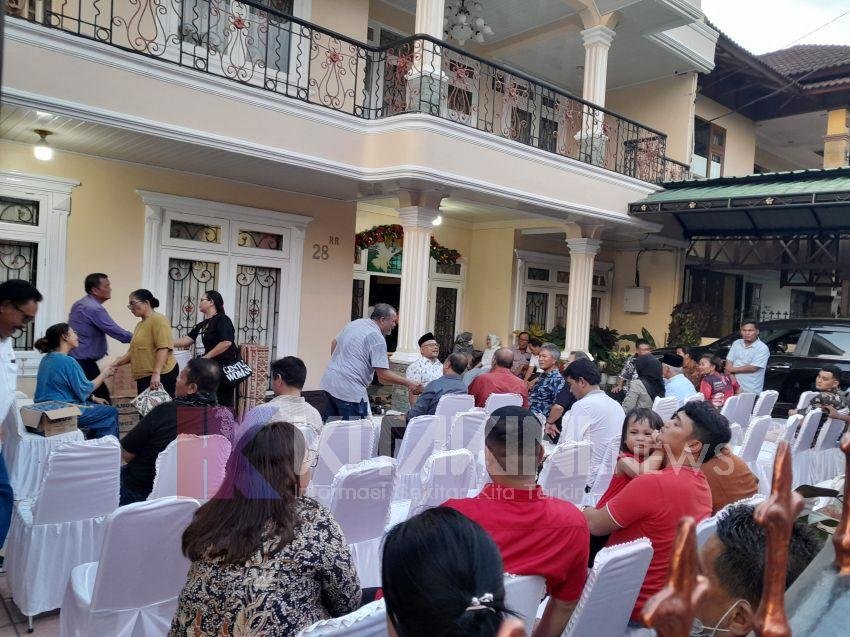 Kerabat dan Rekan Sejawat Mulai Tampak Hadir di Rumah Duka Ketua DPRD Sumut