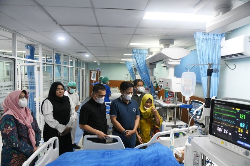 Hassanudin Jenguk Sakira Nayla Lubis yang Mengalami Cedera Tengkorak Kepala