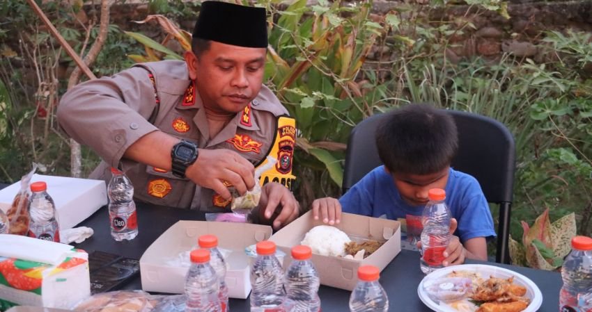 AKBP Arie Sofandi Paloh Makan Bersama Keluarga Tuna Netra di Madina