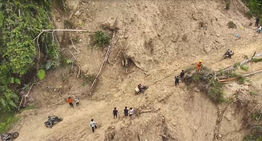 Pendistribusian Bantuan Korban Banjir dan Longsor Pesisir Selatan Terhambat Akses
