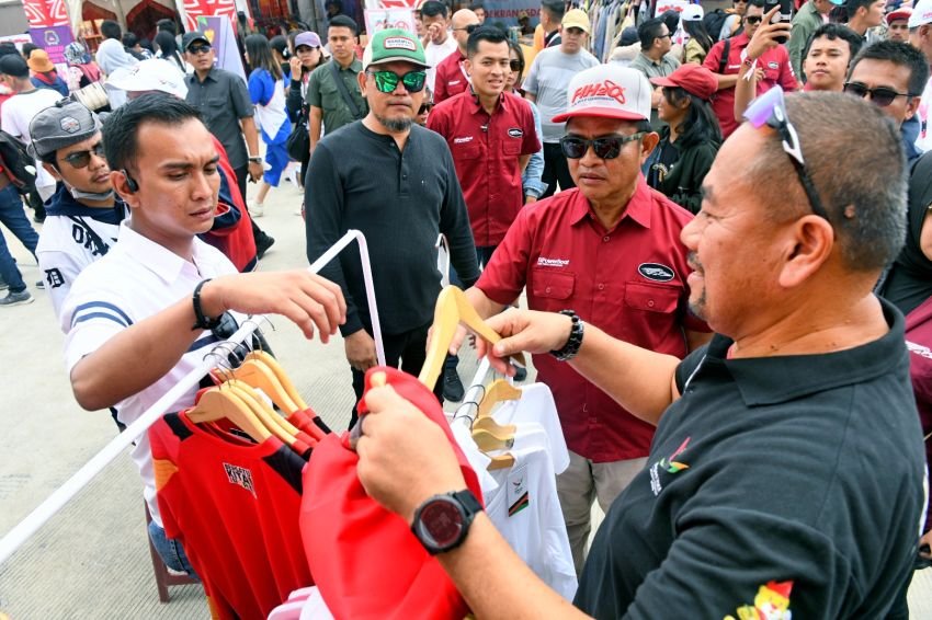 Hassanudin Tinjau Stan PB PON XXI di F1 Powerboat