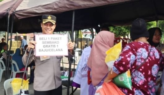 Ramadhan Berkah, Kapolres Tapsel Bagikan Sembako Murah dan Pakaian Gratis