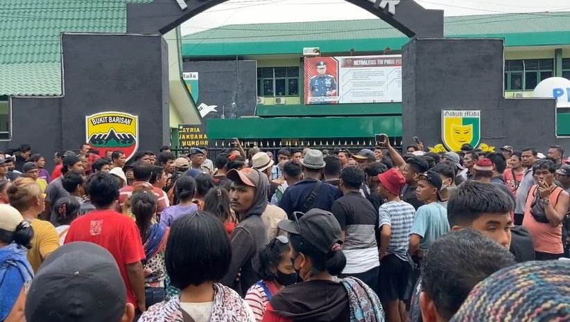 Ratusan Masyarakat Pancurbatu Aksi ke Markas Denpom 1/5 TNI Medan Bukit Barisan