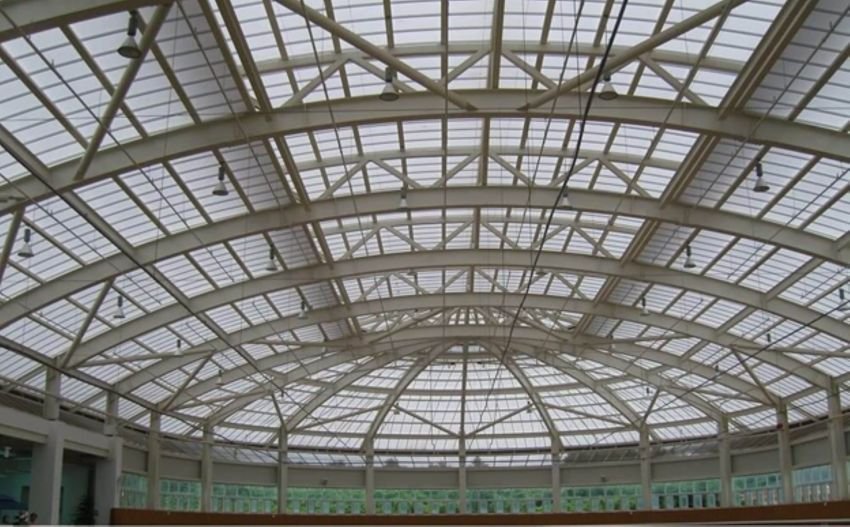 Keunggulan Atap Skylight Polycarbonate: Penerangan Alami dan Perlindungan dari Kondisi Cuaca