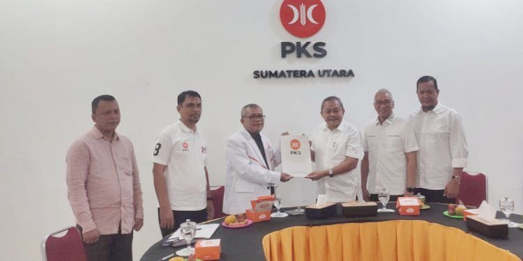 Datang ke PKS, Edy Rahmayadi Orang Pertama Ambil Formulir Bacalon Gubsu