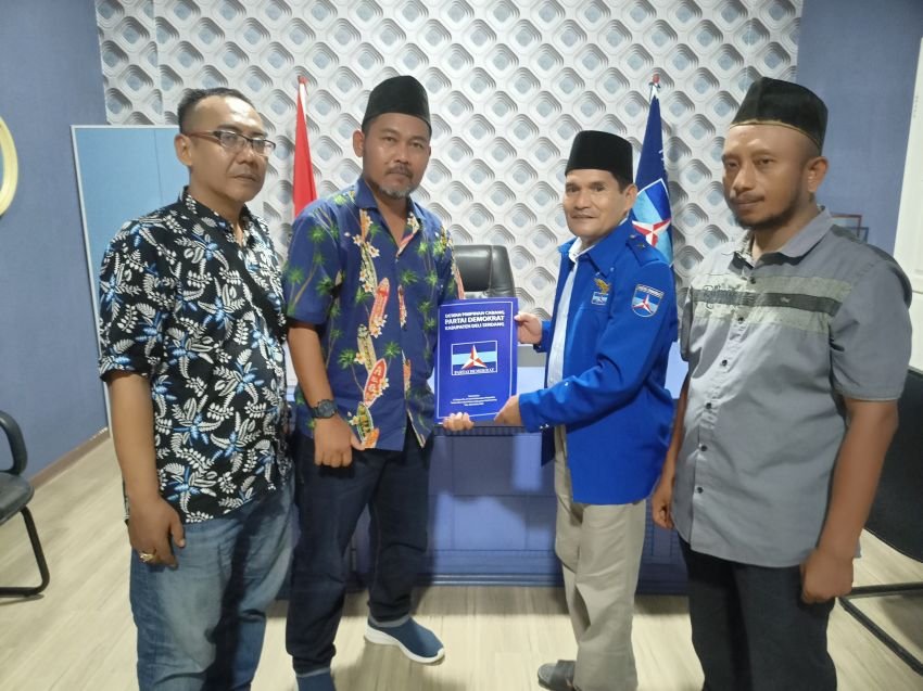Ketua DPC Demokrat Deli Serdang Anita Lubis Tanyakan Kabar Ricky Prandana Saat Sahabat Ricky Ambil Formulir Balon Bupati