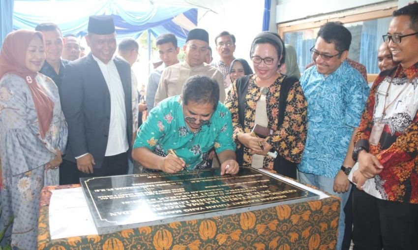 Kadisdik Sumut Resmikan Sekretariat IKA SMAN 8 Medan, Gedung Riadil Akhir Lubis