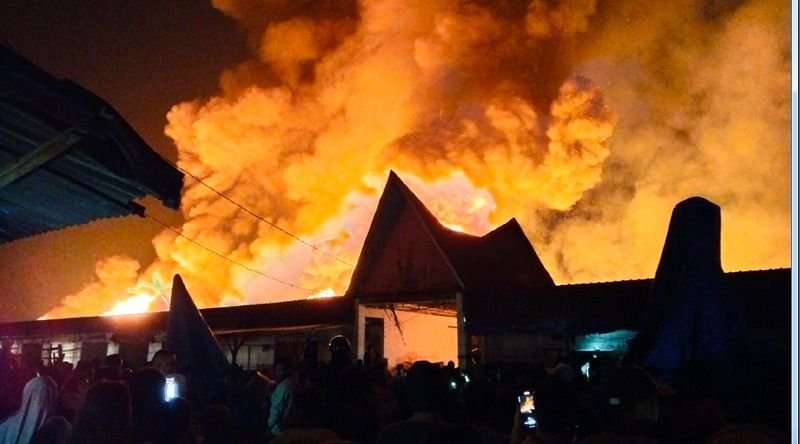 Kebakaran Ratusan Kios di Pasar Tarutung, Titik Api Berawal dari Tengah