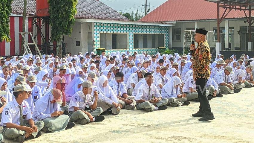 Wakil Ketua DPRD Padangsidimpuan, Rusydi Motivasi Siswa SMAN 1 PSP