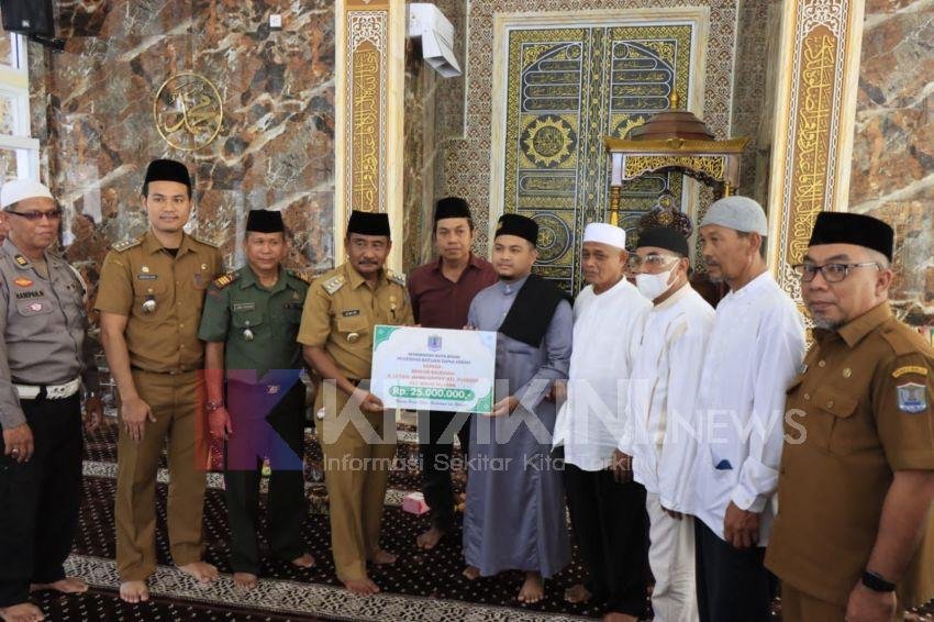 Wali Kota Binjai Serahkan Bantuan Hibah untuk Masjid Al Musanif Ar Raudhah