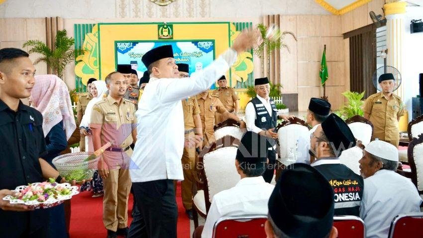 Faisal Hasrimy Tepung Tawari Calon Jamaah Haji Kabupaten Langkat