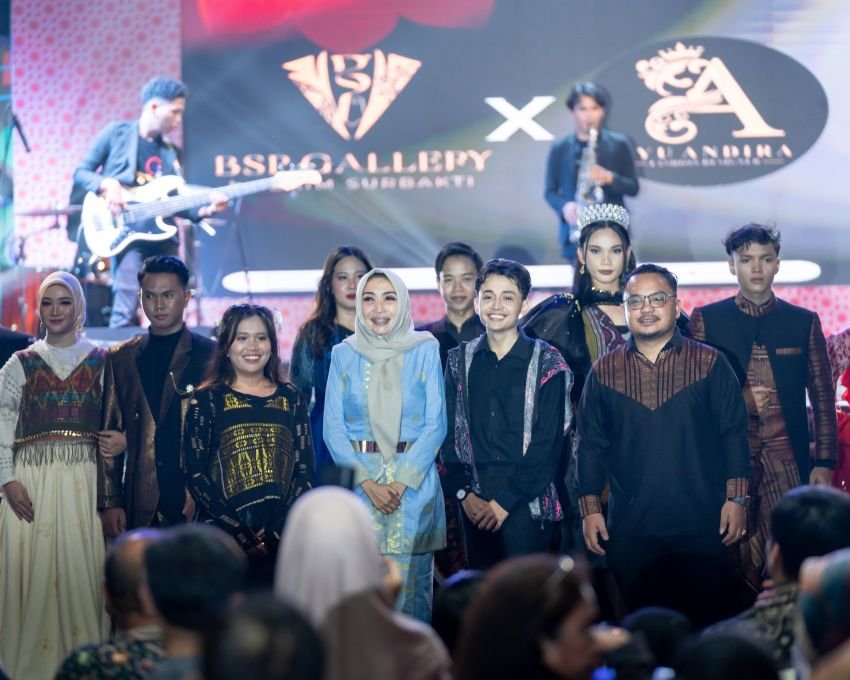 Puncak Kemeriahan Culture Fest of North Sumatra 2024: BSP Gallery Gandeng Desainer Sumut Gelar Fashion Show Wastra Spektakuler