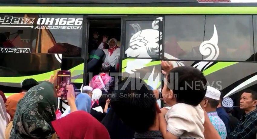 Kloter Pertama Calon Jemaah Haji Riau Berangkat ke Tanah Suci