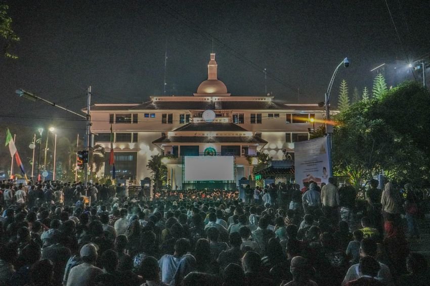 Luar Biasa, Ribuan Warga Padati Halaman Kantor Wali Kota Medan