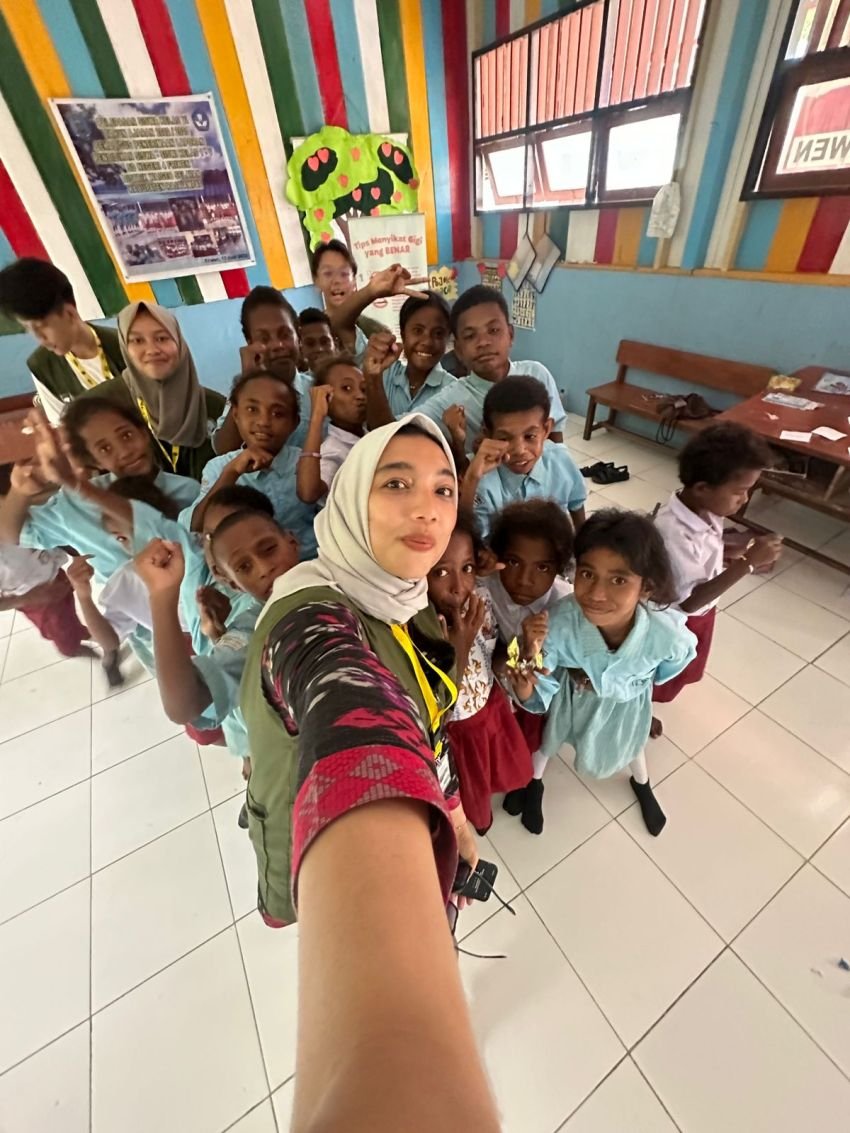 Brigpol Putri Jalani Pengabdian Mulia Jadi Relawan Pendidikan Bagi Anak Papua