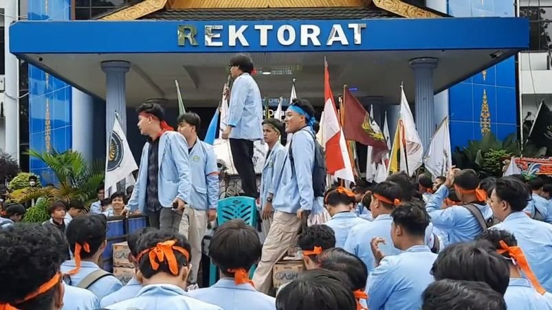 Ratusan Mahasiswa Unri Unjuk Rasa, Protes Mahalnya Uang Kuliah