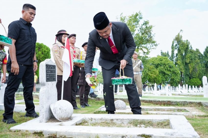 Jelang HUT Kota Medan, Bobby Nasution Ziarah 3 Makam Pejabat Ini